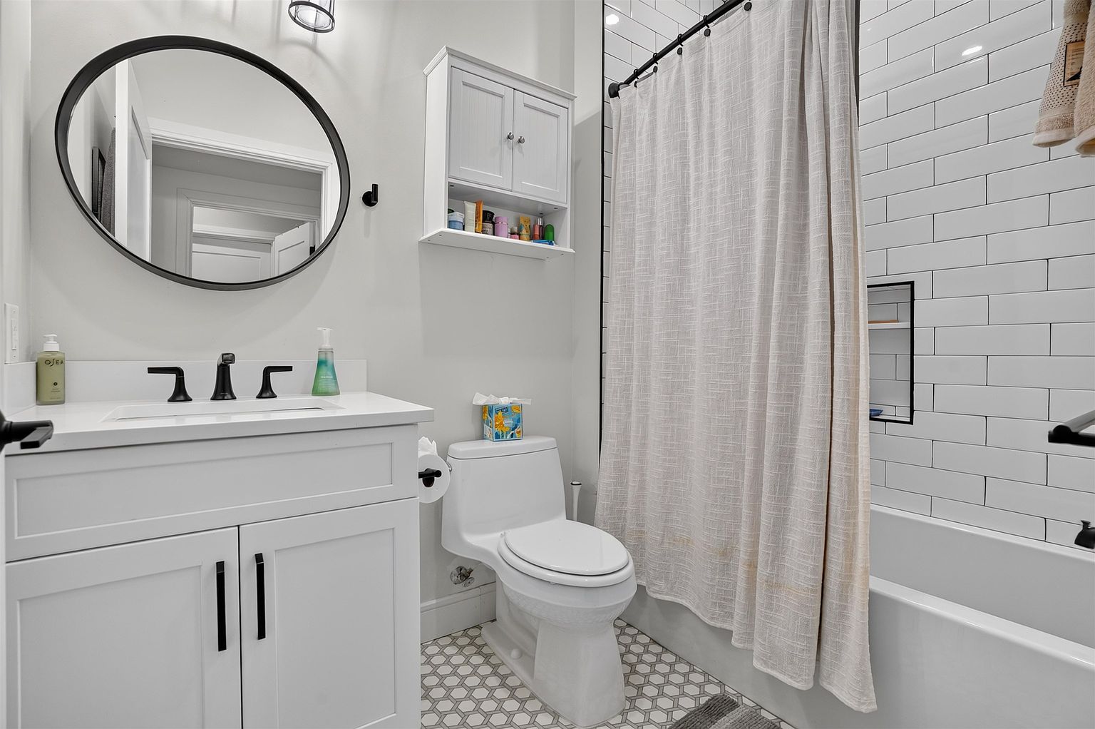 Full Bath #2: Soaking Tub/Shower