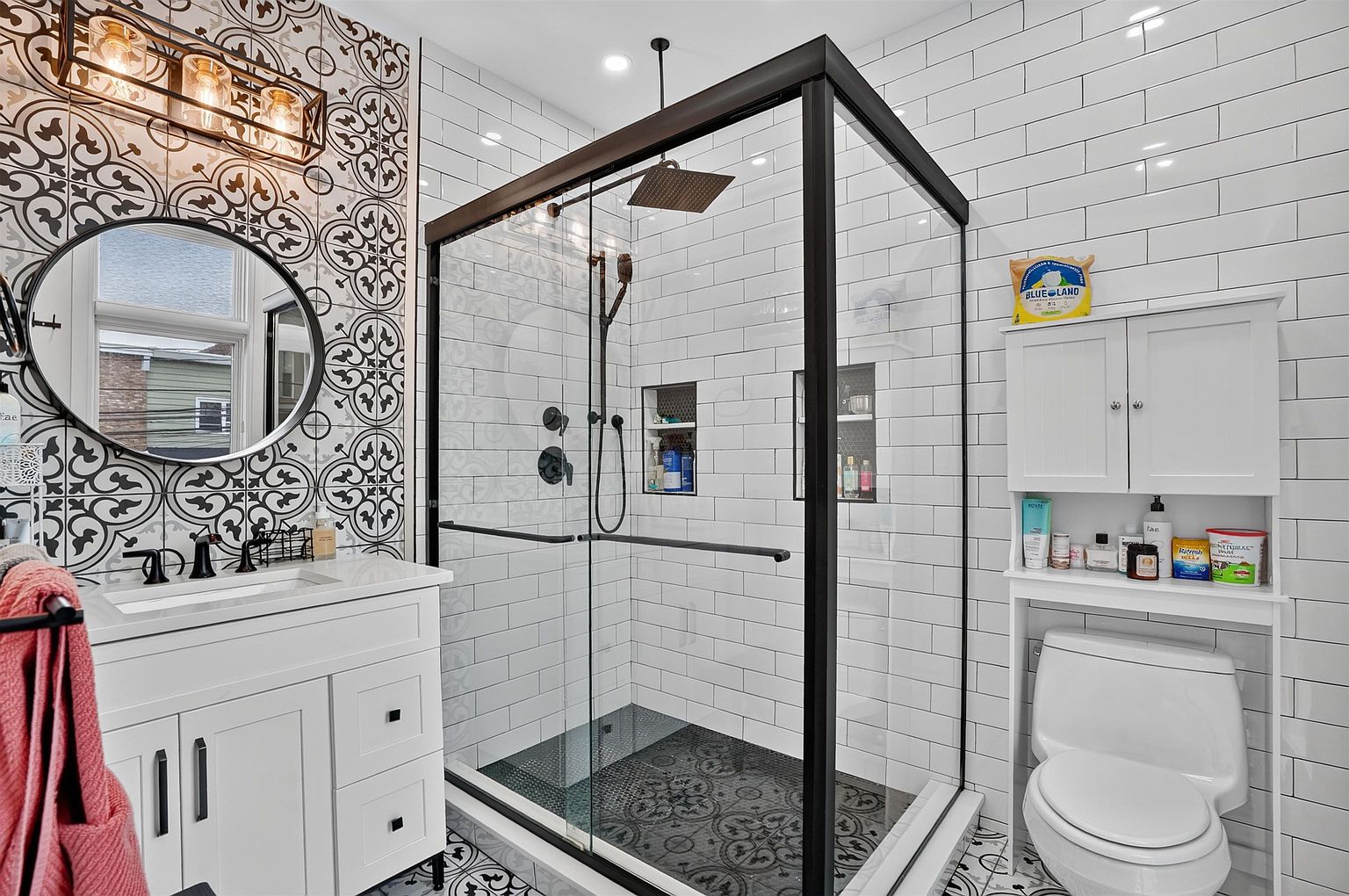 Full Bath #1: Primary En-Suite